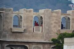 Katrina Kaif Vicky Kaushal First Photo After Wedding: सुर्ख जोड़े में कैटरीना तो क्रीम शेरवानी में विक्की कौशल बने दूल्हे, सामने आई पहली तस्वीर