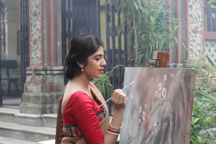 এই ফোনকলের শেষে এসে হঠাৎ একটি অদ্ভুত রহস্যের উন্মোচন হয়। কী সেটি, বিস্তারিত জানা যাবে অবশ্যই ছবিতে।