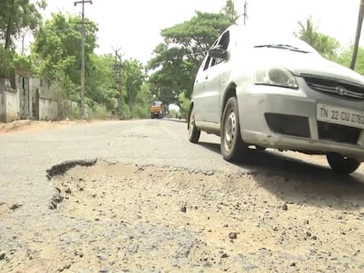 Half stop of Tanjore-Nagai two-lane road works - Public suffering தஞ்சை-நாகை இருவழி பாதை பணிகள் பாதியில் நிறுத்தம் - பொதுமக்கள் அவதி
