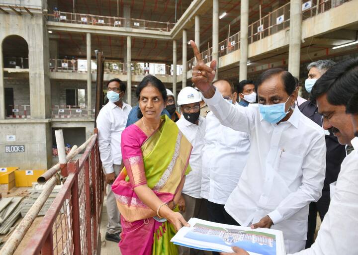 కారిడార్లు సహా గ్రౌండు ఫ్లోరు, మొదటి ఫ్లోరుతో సహా నిర్మాణంలో వున్న సచివాలయ ప్రాంగణమంతా కలియతిరిగారు.