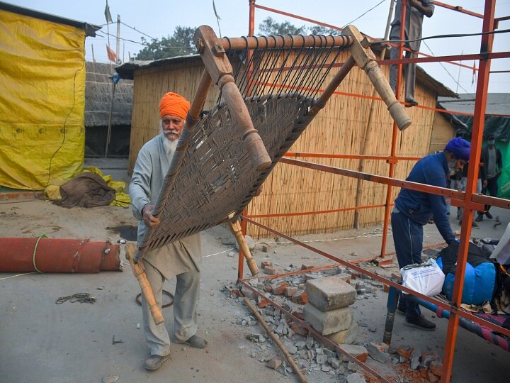 As soon as the march starts from home, farmers break tents, load daily use goods in trucks - View Pics