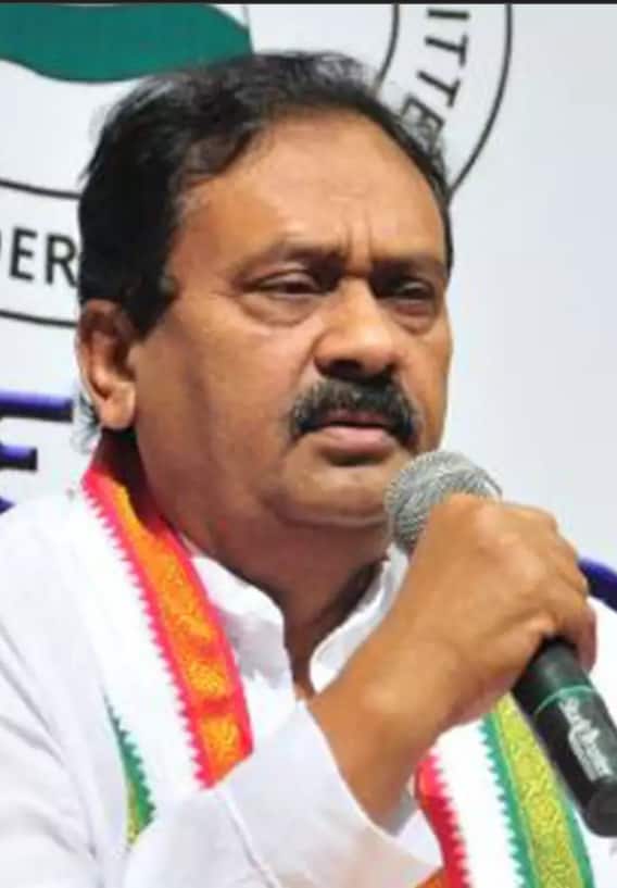 Telangana CM KCR: ప్రభుత్వం మెడలు వంచైనా రైతుల ధాన్యాన్ని కొనుగోలు చేయిస్తాం.. మాజీ మంత్రి షబ్బీర్ అలీ Telangana CM KCR: ప్రభుత్వం మెడలు వంచైనా రైతుల ధాన్యాన్ని కొనుగోలు చేయిస్తాం.. మాజీ మంత్రి షబ్బీర్ అలీ