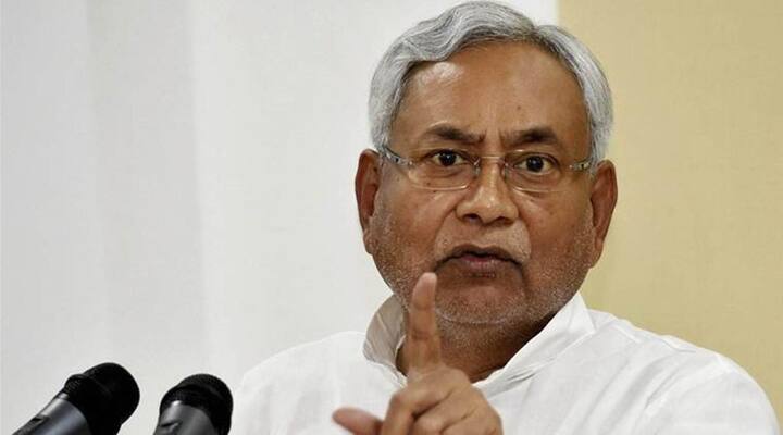 बिहार के मुख्यमंत्री नीतीश कुमार के पास करीब 3 करोड़ 10 लाख रुपए की संपत्ति है. अपनी संपत्ति की ये जानकारी नीतीश कुमार ने साल 2018 में विधान परिषद का सदस्य बनते समय चुनाव आयोग को दी थी.