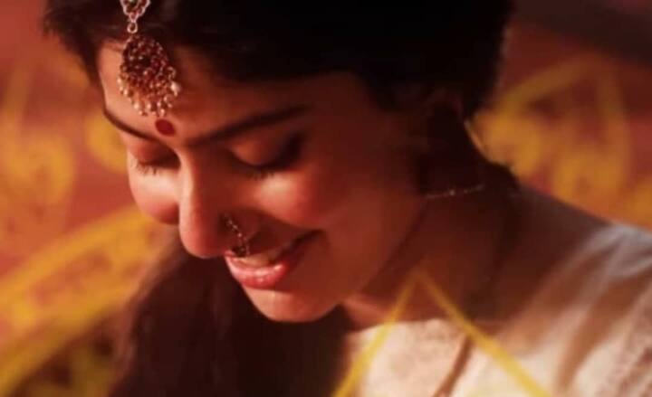 நீ செக்க செக்க செவந்த குங்குமத்தில் கலந்த வண்ணத்துல ஏன் பொறந்த....