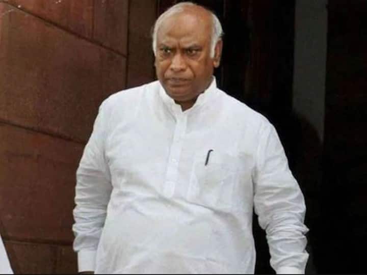 Chopper Crash: Mallikarjun Kharge Condemns Not Being Given Time To Opposition Members To Pay Tribute Chopper Crash: Mallikarjun Kharge Condemns Not Being Given Time To Opposition Members To Pay Tribute