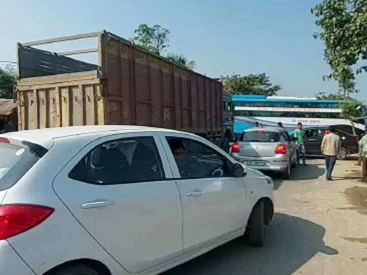 Supaul News: खाद की किल्लत से परेशान किसानों ने सुपौल में किया हंगामा, वाहनों की लगी लंबी कतार