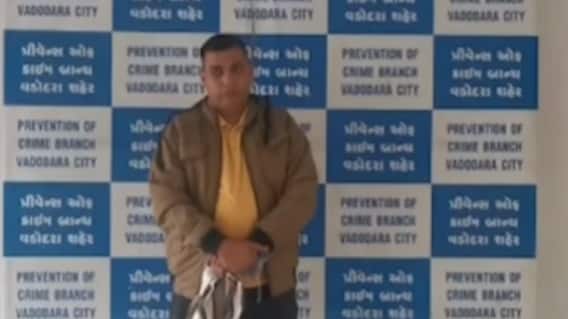 વડોદરાઃ આયુર્વેદિક સિરપની આડમાં દારૂનું વેચાણ કરનાર આરોપી ઝડપાયો, જુઓ ગુજરાતી ન્યૂઝ