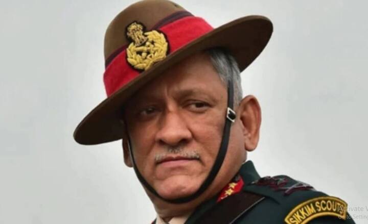 कई पीढ़ियों से जनरल बिपिन रावत का परिवार देश सेवा करता आया है. शहीद सीडीएस रावत के पिता लक्ष्मण सिंह रावत भी इंडियन आर्मी में लेफ्टिनेंट जनरल के पद से रिटायर हुए थे.