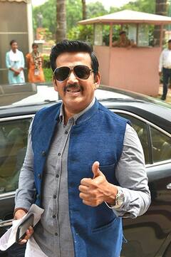 UP Politicians Car Collection: किसी के पास BMW तो किसी के पास लैम्बॉर्गिनी, यूपी के इन नेताओं के पास हैं ऐसी लग्जरी कार