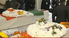 Bipin Rawat Last Rites Updates: उमड़ा लोगों का तांता, Mulayam Singh ने दी अंतिम विदाई| Hindi News