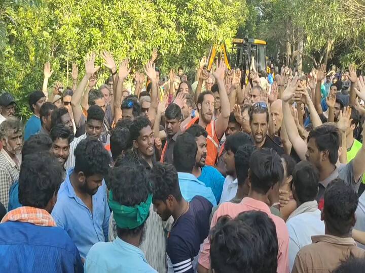ஆரோவில் சர்வதேச நகரில் இருதரப்பினர் இடையே மோதல் - சாலை பணிகள் தடுத்து நிறுத்தம்