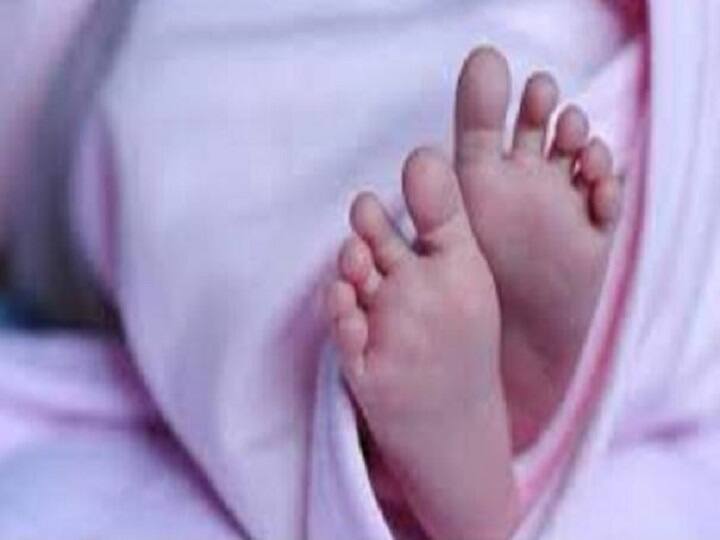 பிறக்கும்போதே ‘பிறந்த நாள்’ பரிசோடு வந்த 2 பெண் குழந்தைகள் - வாழ்நாள் முழுவதும் பேருந்தில் இலவச பயணம்! Telangana: TSRTC Offers Lifetime Free Travel Passes To 2 Infants Born In Govt Buses பிறக்கும்போதே ‘பிறந்த நாள்’ பரிசோடு வந்த 2 பெண் குழந்தைகள் - வாழ்நாள் முழுவதும் பேருந்தில் இலவச பயணம்!