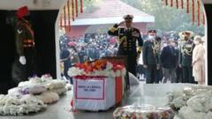 Tamil Nadu Chopper Crash: বন্ধু রাজ্যবর্ধন রাঠৌরের উপস্থিতিতে আজ শেষকৃত্য ব্রিগেডিয়ার লিড্ডারের | Bangla News