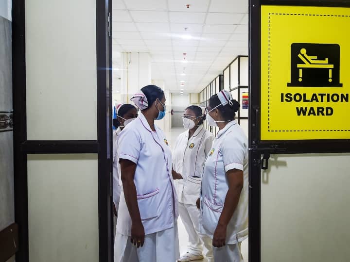 COVID 19 Updates: 25 cases of Omicron variant reported in India Says Health Ministry देश में Omicron वेरिएंट के अब तक 25 मामलों की हुई पुष्टि, सरकार ने दी ये चेतावनी
