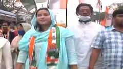 KMC Election: চড়ছে প্রচারের পারদ, পুরযুদ্ধে কংগ্রেসের টিকিটে ময়দানে নেমে জনসংযোগে ব্য়স্ত সাইনা জাভেদ | Bangla News