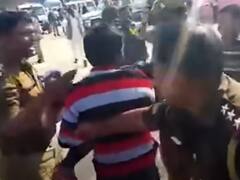Viral Video: पुलिस की बर्बरता का वीडियो हुआ वायरल, अब इंस्पेक्टर को किया गया सस्पेंड