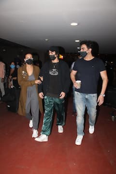 Malaika Arora & Arbaaz Hug Their Son Arhaan Khan As They Receive Him At Mumbai Airport