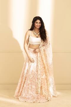 Lakshmi Devy: హీరోయిన్ రేంజ్‌లో డైరెక్టర్ లక్ష్మీదేవి ఫొటోషూట్