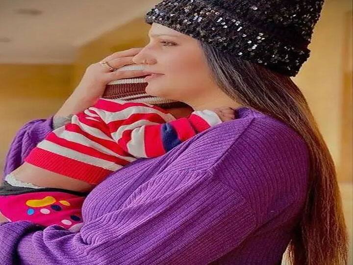 सपना ने गुपचुप तरीके से शादी करने के बाद सोशल मीडिया पर उन्हें ट्रोल किया गया था. सपना और वीर का एक बेटा है जिसकी फोटो सपना आए दिन अपने फैंस के साथ शेयर करती रहती हैं.