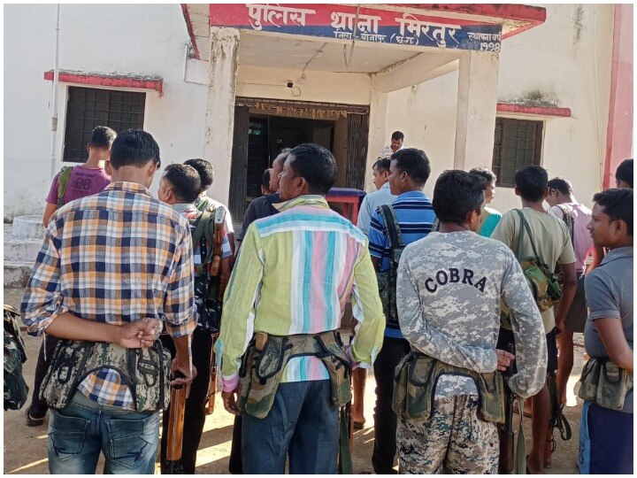 Bastar News: थानों में लौटे बस्तर के सहायक आरक्षक, आश्वासन के बाद देर रात आंदोलन खत्म करने का किया एलान