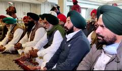 ਗੁਰਦੁਆਰਾ ਬੰਗਲਾ ਸਾਹਿਬ ਪਹੁੰਚੇ ਕਿਸਾਨ ਲੀਡਰ, ਅੰਦੋਲਨ ਸਮਾਪਤੀ ’ਤੇ ਕੀਤੀ ਅਰਦਾਸ, ਦੇਖੋ ਤਸਵੀਰਾਂ