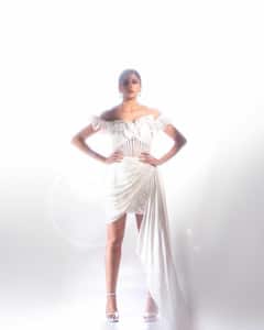 PHOTO: सईच्या ग्लॅमरस अदा, चाहते झाले फिदा!