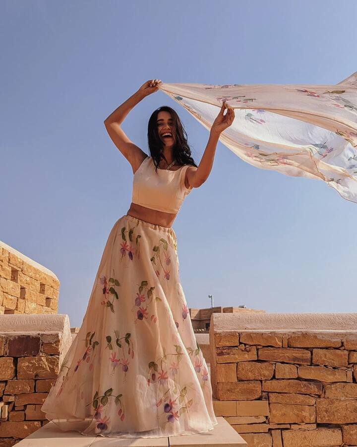 'कलर्स मराठी' वरील 'घाडगे अँड सून' या मालिकेतून तिनं अभिनय क्षेत्रात पदार्पण केलं होतं. (Photo Credit : @bhagyashreelimaye/Instagram)