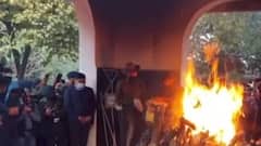 CDS Bipin Rawat Funeral: सैनिक सम्मान के साथ जनरल को अंतिम विदाई , नम हुईं देश की आंखें