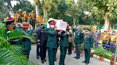 Tamil Nadu Chopper Crash: 'দেখা হলেই সৌজন্য বিনিময় হত', জেনারেল রাওয়াতের স্মৃতিচারণে রবিশঙ্কর প্রসাদ | Bangla News