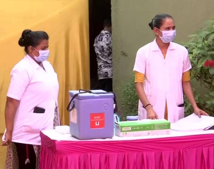 इस पहल पर स्वास्थ्य अधिकारी ने बात करते हुए बताया कि, कोरोना वैक्सीन की दोनों डोज के लक्ष्य को पूरा करने के लिए हम प्रमाण पत्रों की जांच कर रहे हैं साथ ही स्पॉट पर ही वैक्सीनेशन का कार्य किया जा रहा है.