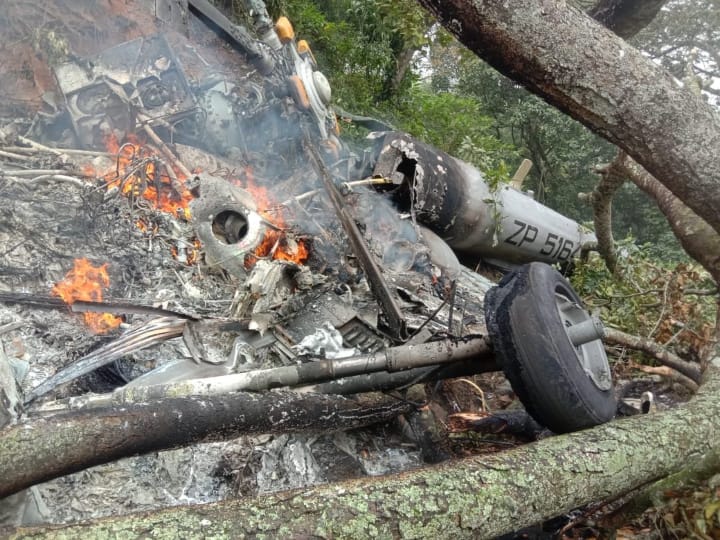Tamil Nadu Coonoor IAF Mi-17 helicopter crash died 13 army officials including Bipin Rawat what happen last 7 minutes जांबाजों को सलाम: वेलिंग्टन में लैंडिंग से 7 मिनट पहले टूटा हेलिकॉप्टर का संपर्क, फिर क्या हुआ कि अचानक आई ये खबर