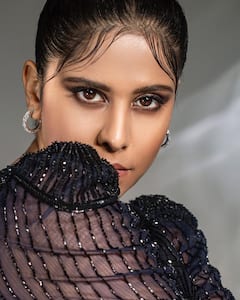 PHOTO: सईच्या ग्लॅमरस अदा, चाहते झाले फिदा!