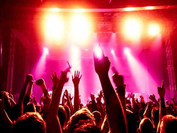 கல்லூரிகளில் கலை நிகழ்ச்சிகளுக்கு தடை... காரணம் இது தான்! TN Colleges have been banned from holding cultural festivals until further notice due to 9 anna university students tests positive for covid 19 கல்லூரிகளில் கலை நிகழ்ச்சிகளுக்கு தடை... காரணம் இது தான்!