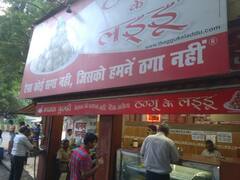 Kanpur News: कानुपर के 'ठग्गू के लड्डू' के दीवाने हैं लोग, बॉलीवुड के बंटी और बबली भी कर चुके हैं टेस्ट, जानिए इसकी दिलचस्प कहानी