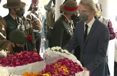 Bipin Rawat: ফুলে ঢাকল কফিন বন্দি দেহ, শেষযাত্রার আগে জেনারেল বিপিন রাওয়াতকে শ্রদ্ধাজ্ঞাপন দেশের সব মহলের