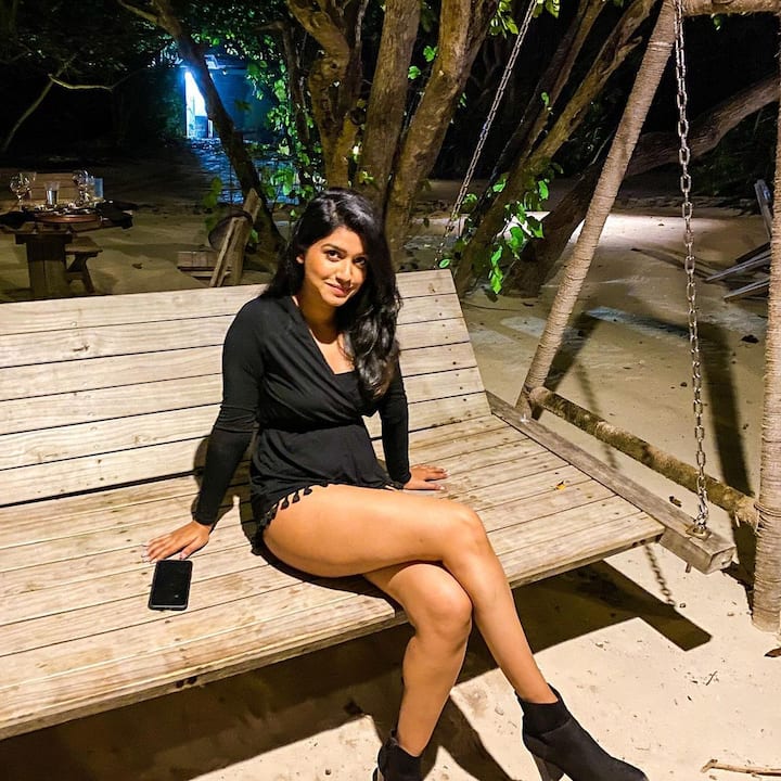 या सुंदर फोटोंची सध्या सोशल मीडियावर चर्चा आहे. (photo: rasika123s/ig)