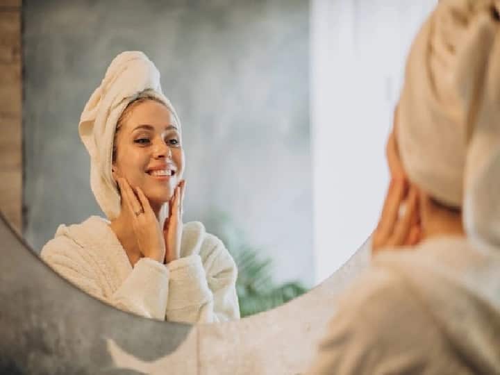 Skin Care Tips in Winter palak face pack benefits for glowing and healthy skin Skin Care Tips: सर्दियों में ग्लोइंग और निखरी त्वचा पाने के लिए लगाएं पालक फेस पैक, जानें इसे बनाने का तरीका