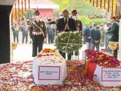 Bipin Rawat Last Rites: श्रीलंका और ब्रिटिश उच्चायुक्त ने Bipin Rawat को दी अंतिम विदाई, बोले- भारत के लिए बड़ा नुकसान