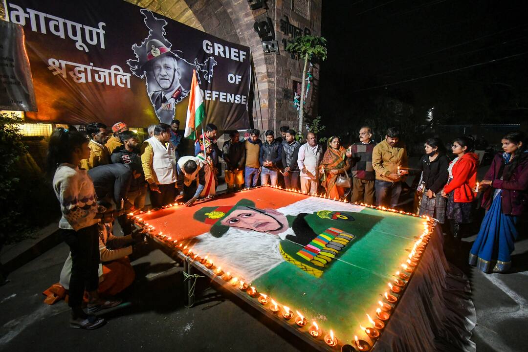 Bipin Rawat Death: जनरल बिपिन रावत को इंडियन आर्मी का सलाम, ट्वीट कर लिखा- दिल से निकलेगी न मरकर भी वतन की उल्फत Indian Army Tweet on CDS Bipin Rawat Death, Read Here Bipin Rawat Death: जनरल बिपिन रावत को इंडियन आर्मी का सलाम, ट्वीट कर लिखा- दिल से निकलेगी न मरकर भी वतन की उल्फत