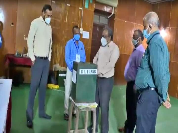 Mlc Election: ముగిసిన ఎమ్మెల్సీ ఎన్నికల పోలింగ్... ఈ నెల 14న ఓట్ల లెక్కింపు Telangana six mlc election polling completed counting is on 14th December Mlc Election: ముగిసిన ఎమ్మెల్సీ ఎన్నికల పోలింగ్... ఈ నెల 14న ఓట్ల లెక్కింపు