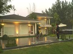 Kapil Sharma Inside House Photos: Kapil Sharma का है पंजाब में करोड़ों का बंगला, असल जिंदगी में राजा-महाराजा की तरह रहते हैं