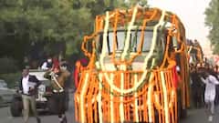 Bipin Rawat Demise: শেষযাত্রায় সস্ত্রীক জেনারেল বিপিন রাওয়াত | Bangla News