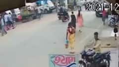 વલસાડ: ધરમપુરમાં હાઈ સ્પીડ બાઈક ચાલકનો આતંક, જુઓ ગુજરાતી ન્યુઝ