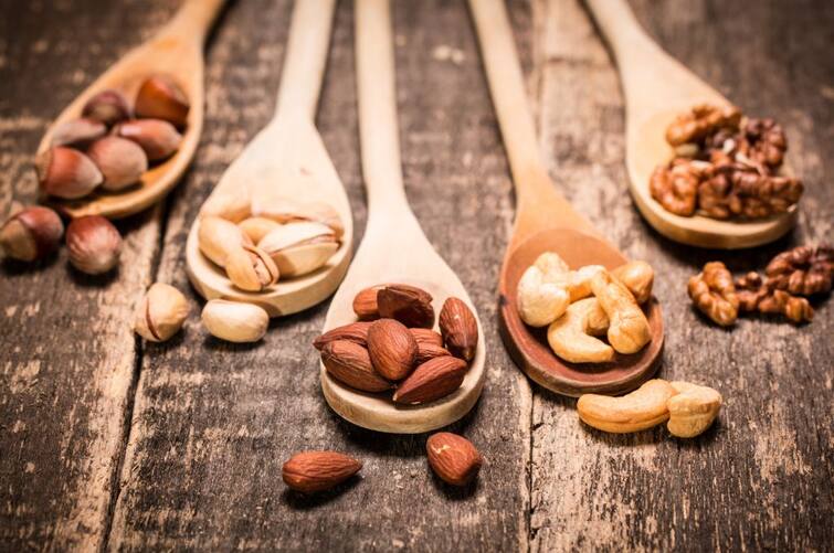 Best Time To Eat Nuts For Weight Loss Cashew Nuts Almonds Walnuts For Weight Loss Benefits Of Eating Nuts Every Day Snacks For Dieting Weight Loss Snacks: डाइटिंग के दौरान खाएं ये नट्स, तेजी से वजन घटाने में मिलेगी मदद