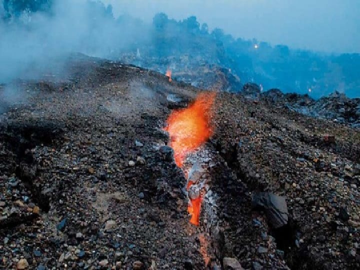 Jharkhand Fire in Jharia from last 100 years due to coal mines, know in details   Jharkhand: पिछले 100 सालों से आग की लपटों में घिरा है ये शहर, खोखली हो चुकी है जमीन 