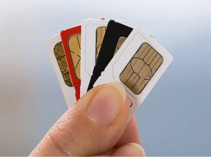 DoT on Multiple Sim: ঘোষণায় বলা হয়েছে, কোনও ব্যক্তির কাছে ৯টির বেশি সিম কার্ড রাখা যাবে না। কোনওভাবে কারও কাছে ৯টির বেশি সিমের কানেকশন থাকলে তাঁর বিরুদ্ধে ব্যবস্থা নেবে সরকার। সেই ক্ষেত্রে প্রত্যেকটি সিমের বিষয়ে যাচাই করবে ডিপার্টমেন্ট অফ টেলি কমিউনিকেশন(DoT)। পরবর্তীকালে কোনও সিমের ভেরিফিকেশন না করা থাকলে একটি সিম কার্ড রেখে ওই ব্যক্তির বাকি সব সিমকার্ড নিষ্ক্রিয় করে দেবে কর্তৃপক্ষ। জম্মু-কাশ্মীর ও উত্তরপূর্বের ক্ষেত্রে এই সিম রাখার সংখ্যা সর্বোচ্চ ৬টি।