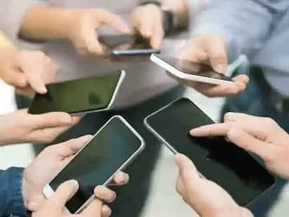 Free Smartphone And Tablet: यूपी की योगी सरकार बांटेगी फ्री स्मार्टफोन-टैबलेट, जानें कब और कहां करें रजिस्ट्रेशन Free Smartphone And Tablet: यूपी की योगी सरकार बांटेगी फ्री स्मार्टफोन-टैबलेट, जानें कब और कहां करें रजिस्ट्रेशन