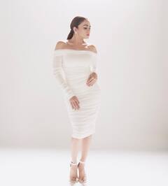 Amruta Khanvilkar : परी म्हणू की सुंदरा… अमृताच्या फोटोंनी वेधलं चाहत्यांचं लक्ष!