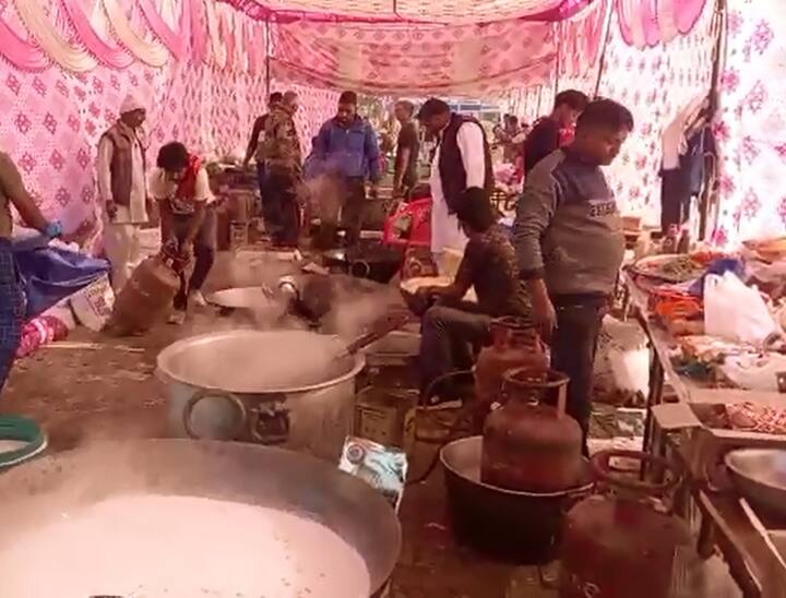 ਕਿਸਾਨਾਂ ਦਾ ਜਥਾ 15 ਦਸੰਬਰ ਤਕ ਪੰਜਾਬ-ਹਰਿਆਣਾ ਸਮੇਤ ਦਿੱਲੀ ਦੀਆਂ ਸੜਕਾਂ ਨੂੰ ਪੂਰੀ ਤਰ੍ਹਾਂ ਸਾਫ਼ ਕਰ ਦੇਵੇਗਾ। ਦਿੱਲੀ ਦੇ ਗਾਜ਼ੀਪੁਰ ਬਾਰਡਰ ਤੋਂ ਬੈਰੀਕੇਡਿੰਗ ਵੀ ਹਟਾ ਦਿੱਤੀ ਜਾਵੇਗੀ