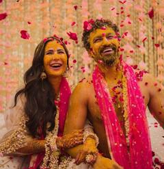 કેટરિના કૈફ અને વિક્કી કૌશલે હલ્દી સેરેમનીના ફોટો ફેન્સ સાથે કર્યા શેર